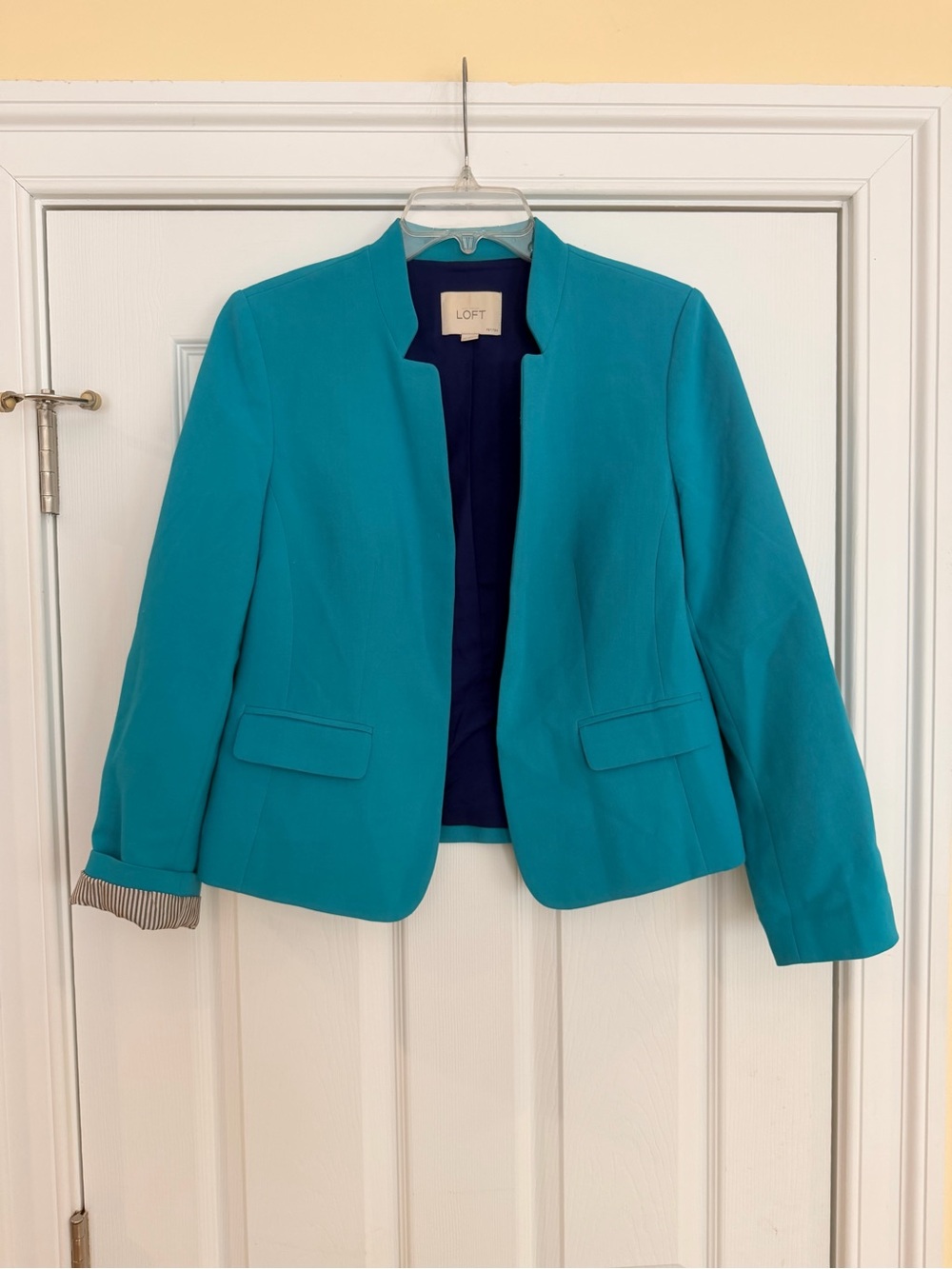 Ladies Size 8P "LOFT" Women's Teal Collarless Blazer GUC